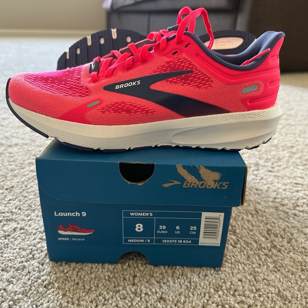 Brooks Women’s Size 8 Launch 9 Shoes - new